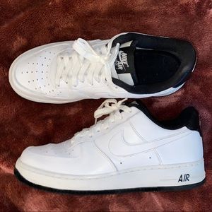 Mens Nike Air Force 1 Low: White & Black — size 10